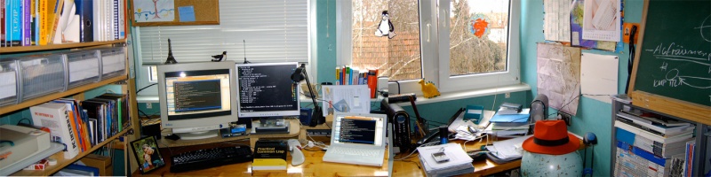 File:Kungis schreibtisch.jpg